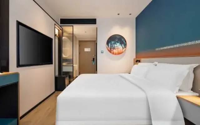 Hello Hotel (Beijing New China International Exhibition Capital Airport Hotel)