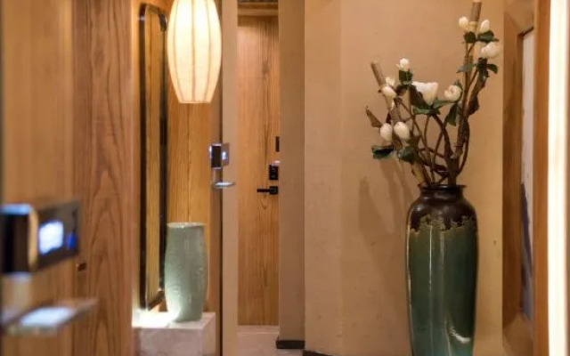 Elong Anyun Hotel (Shanghai Lujiazui Minsheng Road Subway Station)