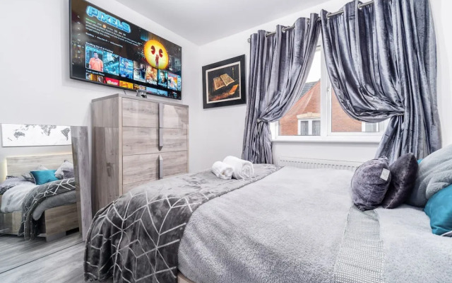 Stunning 2-bed Apartment in Tipton Sleeps 3