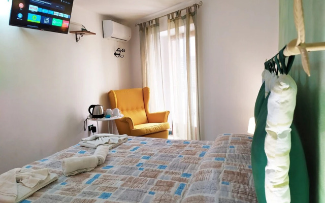 Caprera Room - Air-conditioned Triple Room in Maranola - Formia