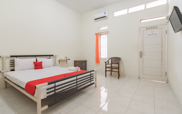 RedDoorz Syariah near Tugu Pandanwangi Cianjur