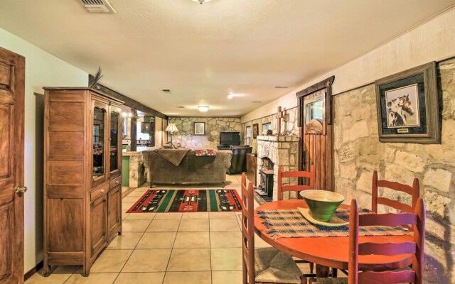 Countryside Cottage: 17 Mi to Downtown San Antonio