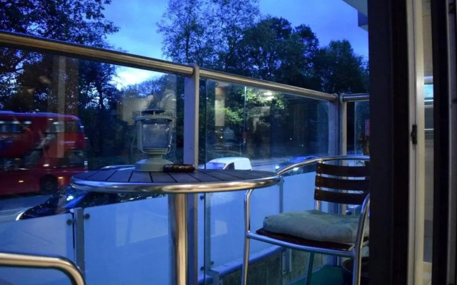 Minimal Studio With Views Over Battersea Park