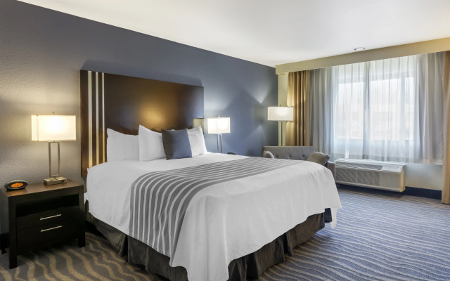 Best Western Plus Edmonds Harbor Inn