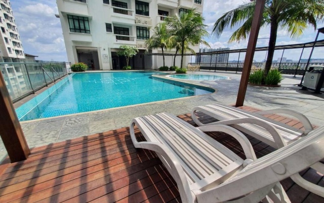 HERITAGE 1 - HOMESTAY Studio 4Pax, FREE WIFI, FREE PARKING - SERVICED RESIDENCE – Pool – Seri Kembangan