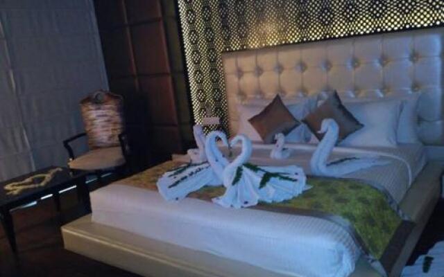 Aliza Hotel