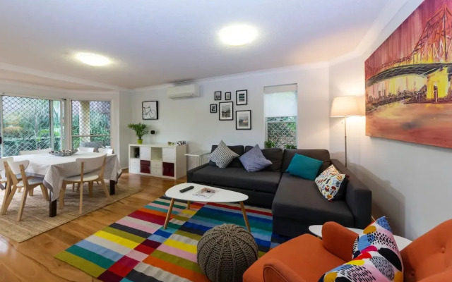 Delightful 2 Bedroom Near CBD