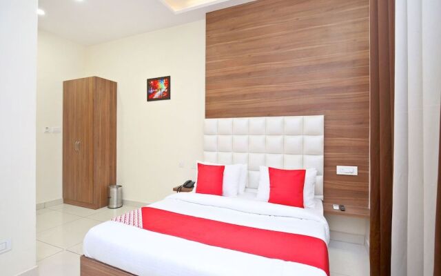 OYO 15975 Hotel 365
