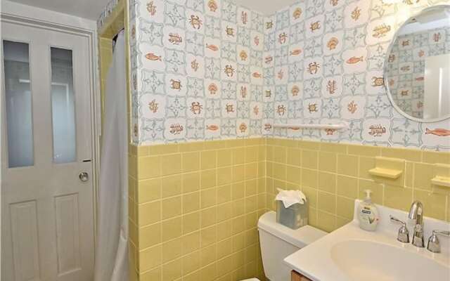 221 Shore Road - Nine Bedroom House