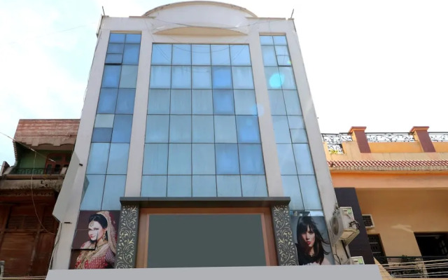 OYO 8627 Hotel Space