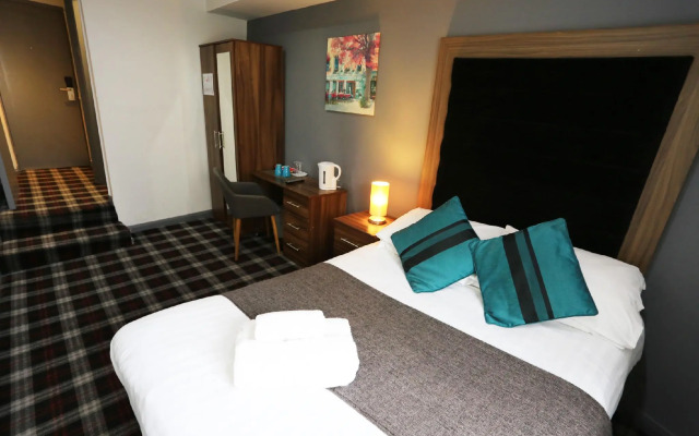 The Huddersfield Hotel