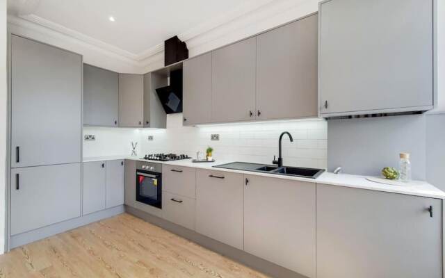 Captivating 2-bed Apartment in North London