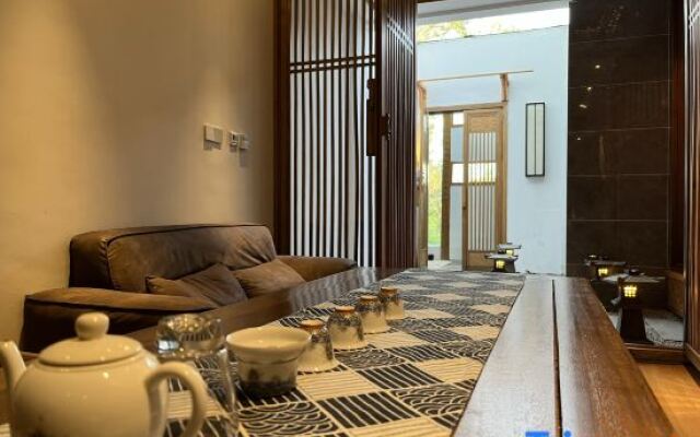 Xianyun Lakeside Hostel