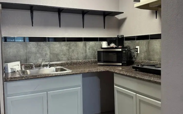 Rodeway Inn & Suites