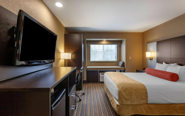 Best Western Plus Woodstock Inn & Suites