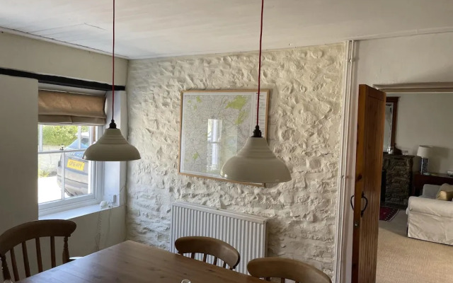 Simple Luxury in Brecon Beacons Village House