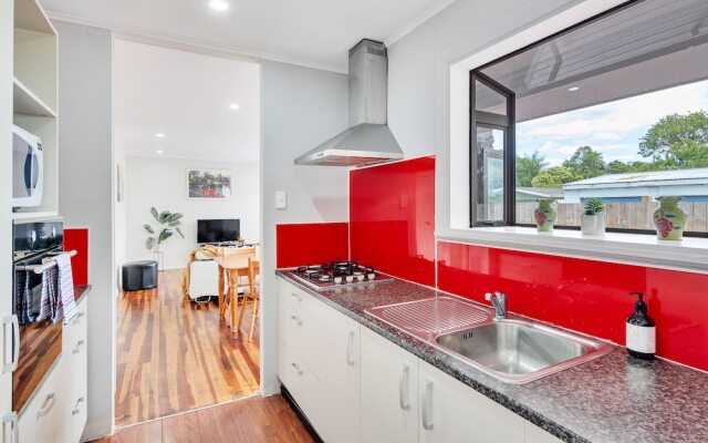 Kiwi Holiday Home near Airport