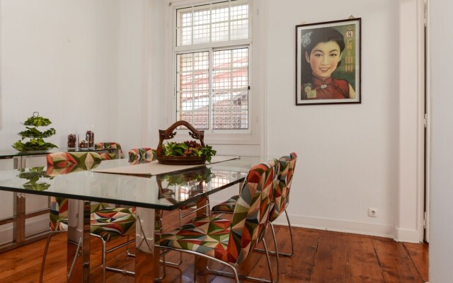 Bright Apartment with River View