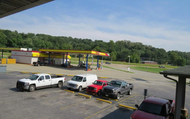 First Western Inn Caseyville