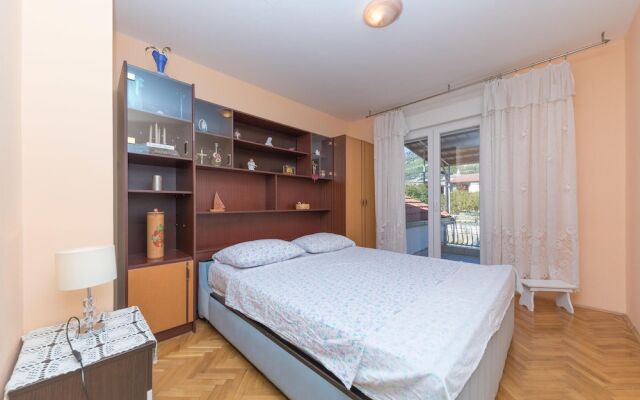 Amazing Home in Kastel Stari With Wifi and 2 Bedrooms