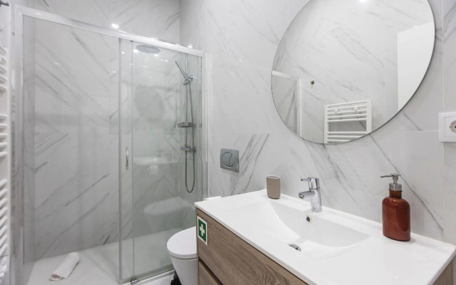 Elegant & Bright Flat by LovelyStay