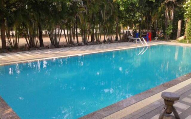 Thong Paeka Hotel