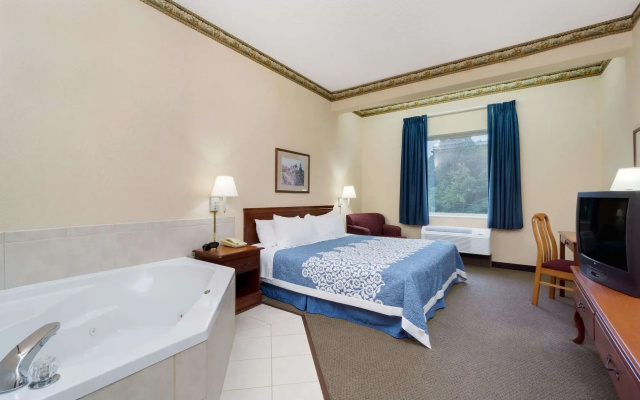 Days Inn West Liberty