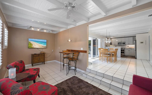 Tropical Siesta 2 Bedroom Home by RedAwning