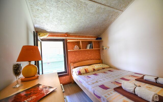 San Art Floating Hostel&Apartments