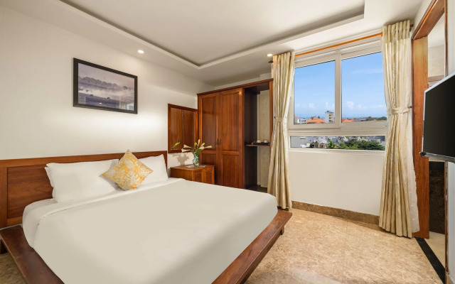 Titan Hotel
