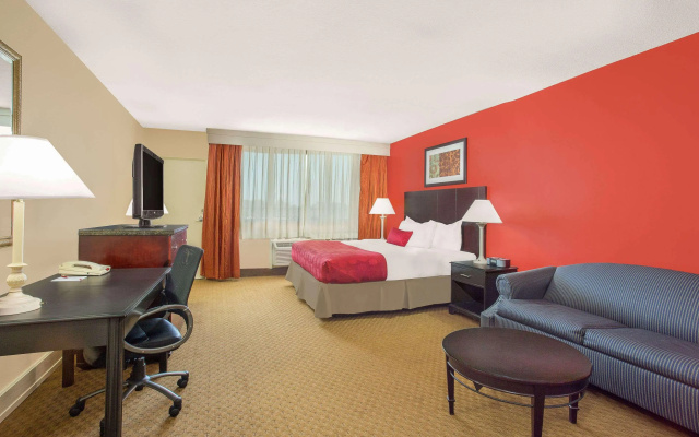 Ramada Plaza by Wyndham Fayetteville Fort Bragg Area