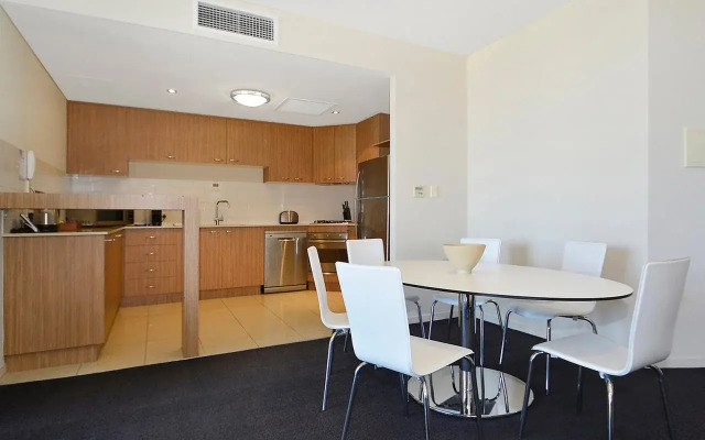 Mullaloo Beach Hotel & Apartments