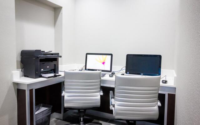 Atwell Suites Austin Airport by IHG