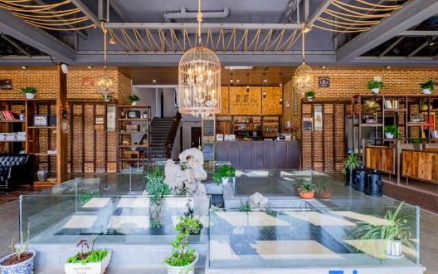 Momo Hostel