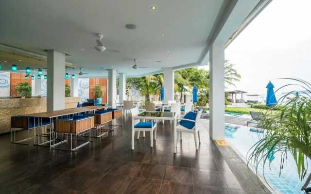 Beachfront Apartment - Walk in the Sand