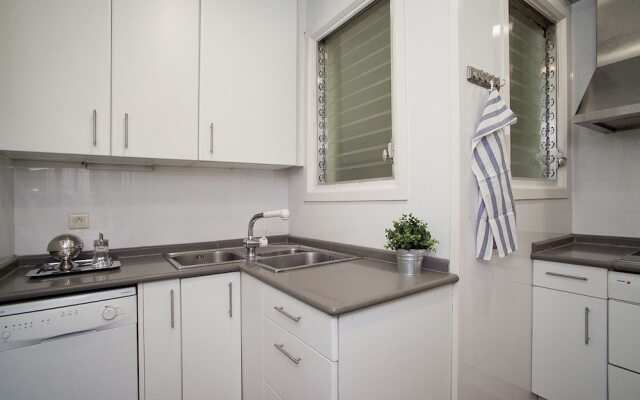 Cute & Spacious Eixample Apartment