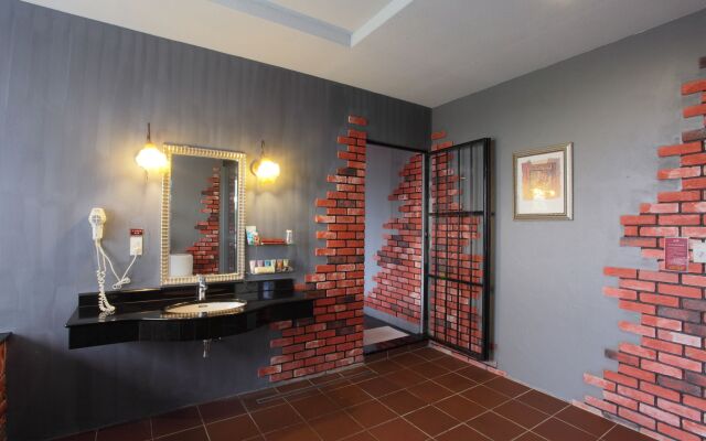 Regale Villa Hotel