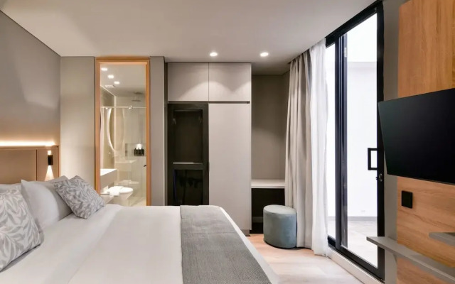w Illustrious 1BR w/ Great Balcony in Unicentro