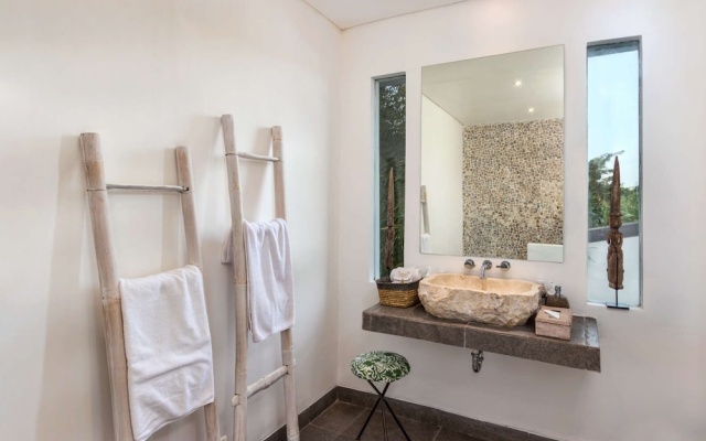 Bali Villa Near the Beach, 2056 – Guest Rooms – Kerobokan Kelod