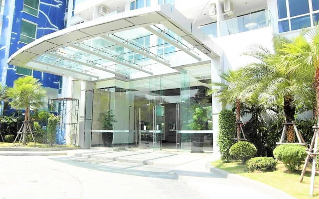 The Cliff sea & Pool Views Studio Apartment Pratumnak Pattaya