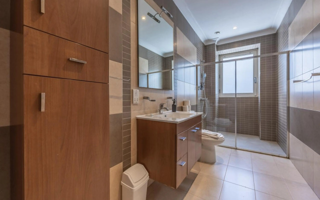 Hard to come by - modern & huge house in Sliema