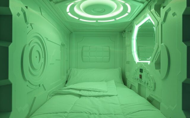 Art Seven Hostel Capsules
