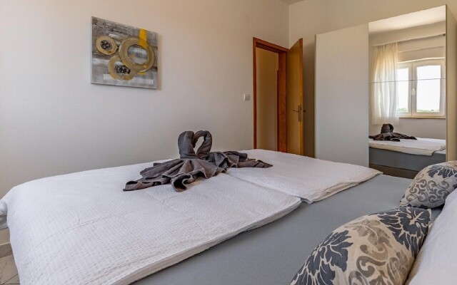 Classy Apartment in Banjole near Beach & Pula City