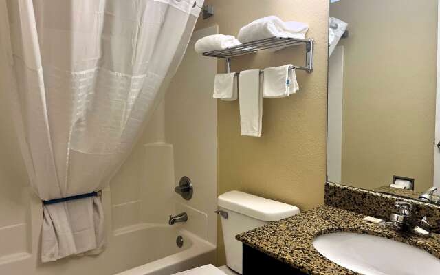 Super 8 by Wyndham Indianapolis/NE/Castleton Area