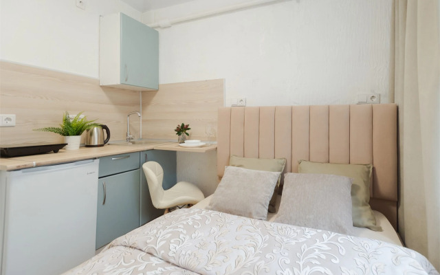 AHause на Малышева 104