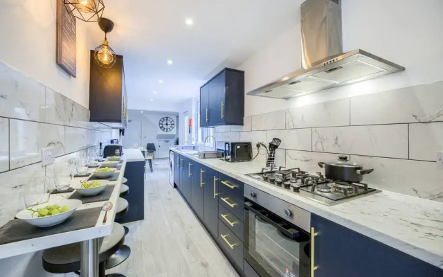 Ribble'S Elegant 6-Bedroom House W/ Garden