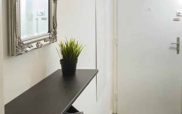 Green Avenue Apartment