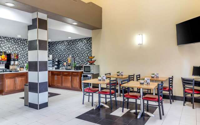 Econo Lodge West - Coors Blvd