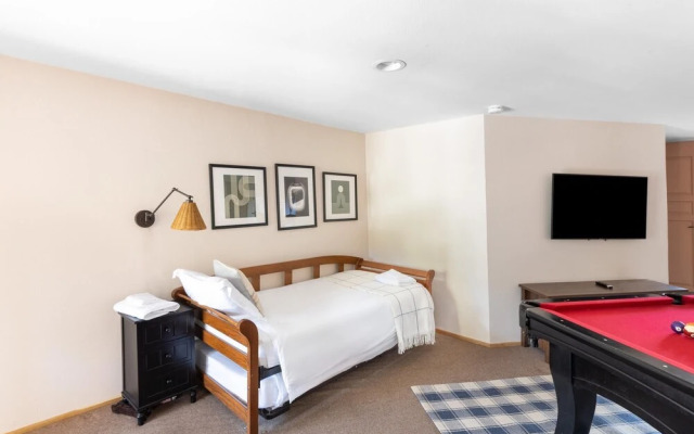 Travertine Ave in Big Bear Lake