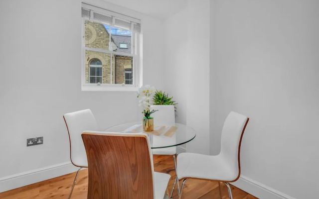 2 Bedroom Service Apt in Artillery Lane